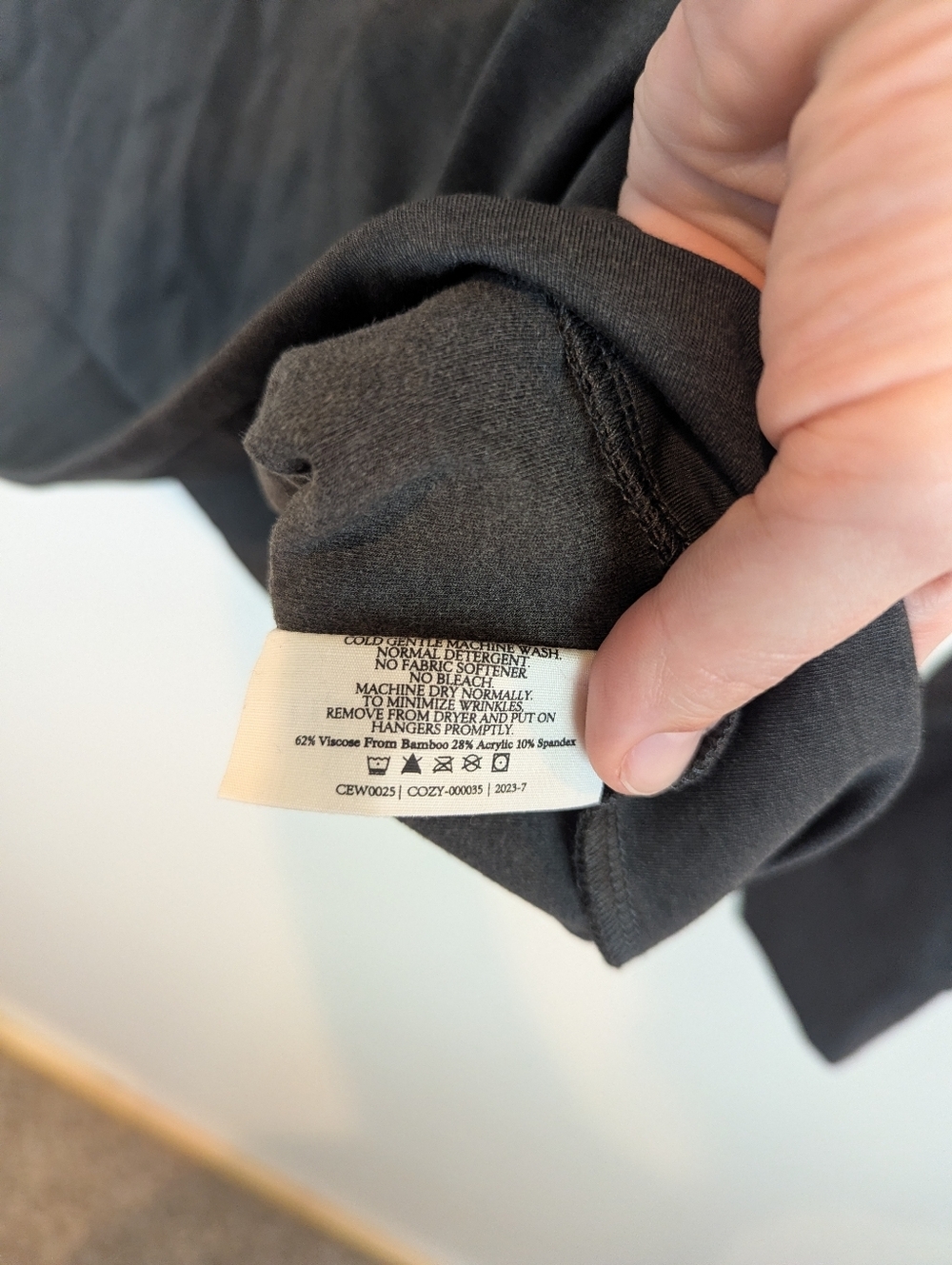 Cozy Earth Brushed Viscose Made from Bamboo Top in Gray, Sz M - Picture 3 of 5